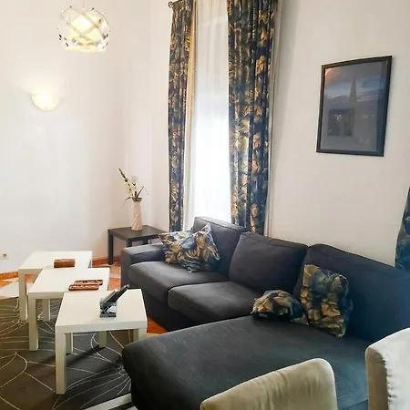 Apartament Plaza De Austria